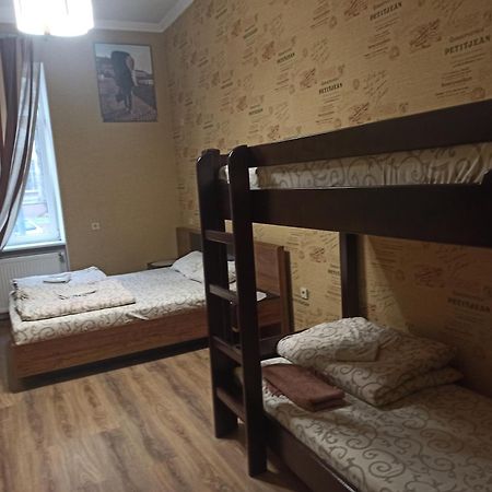 Hostel Q ,15 Хв До Жд Вокзалу 利沃夫 外观 照片