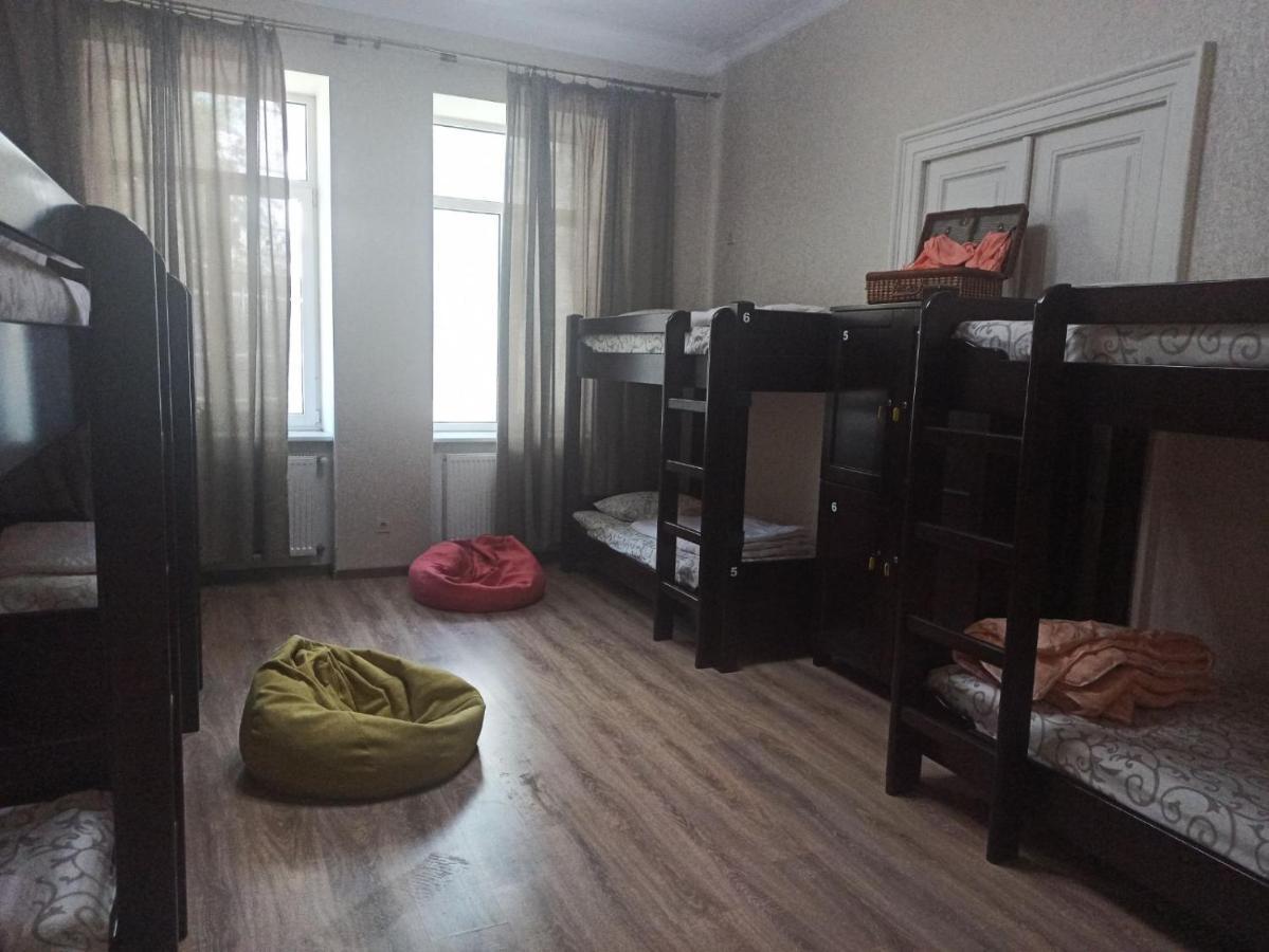 Hostel Q ,15 Хв До Жд Вокзалу 利沃夫 外观 照片