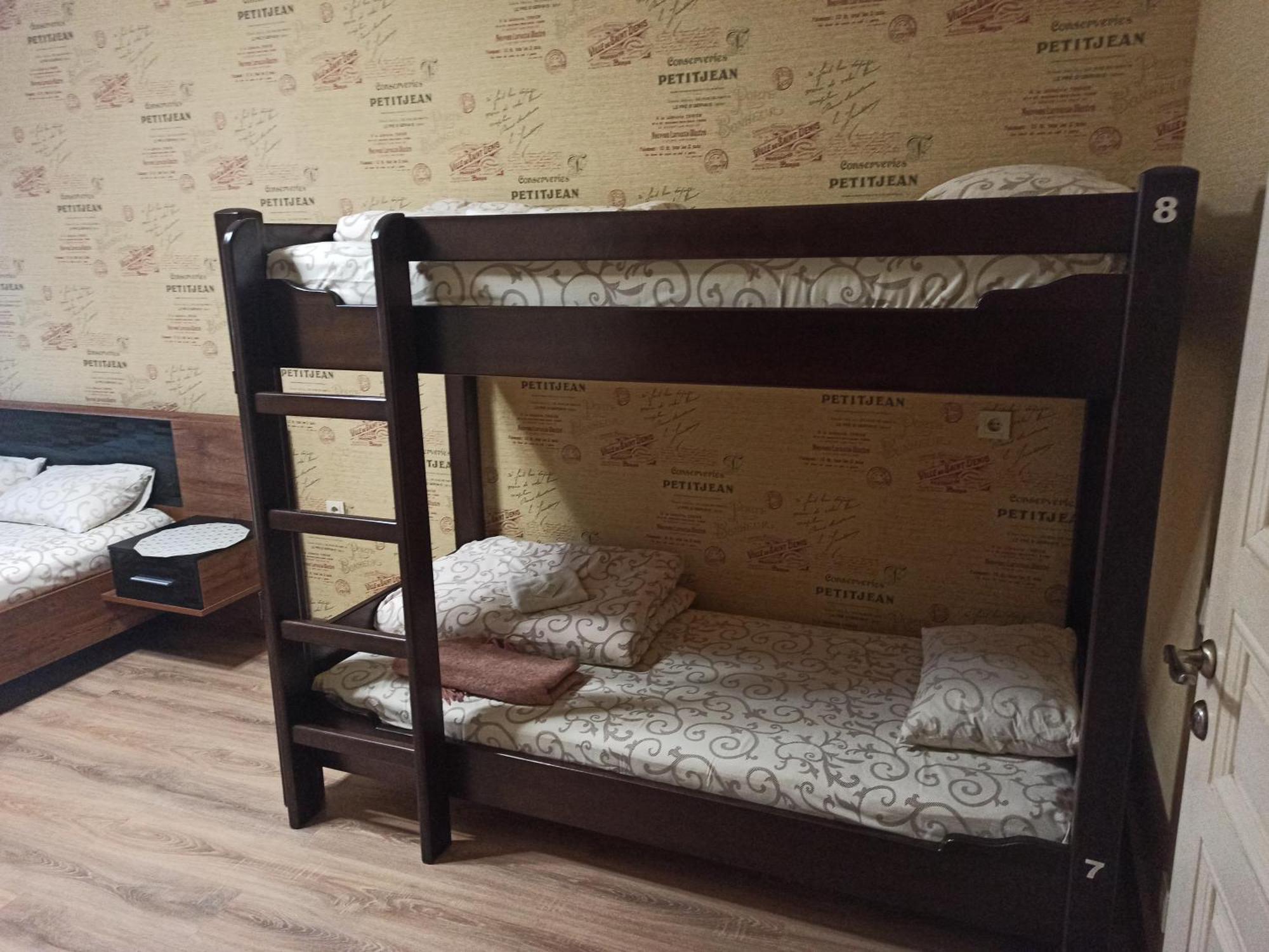 Hostel Q ,15 Хв До Жд Вокзалу 利沃夫 外观 照片