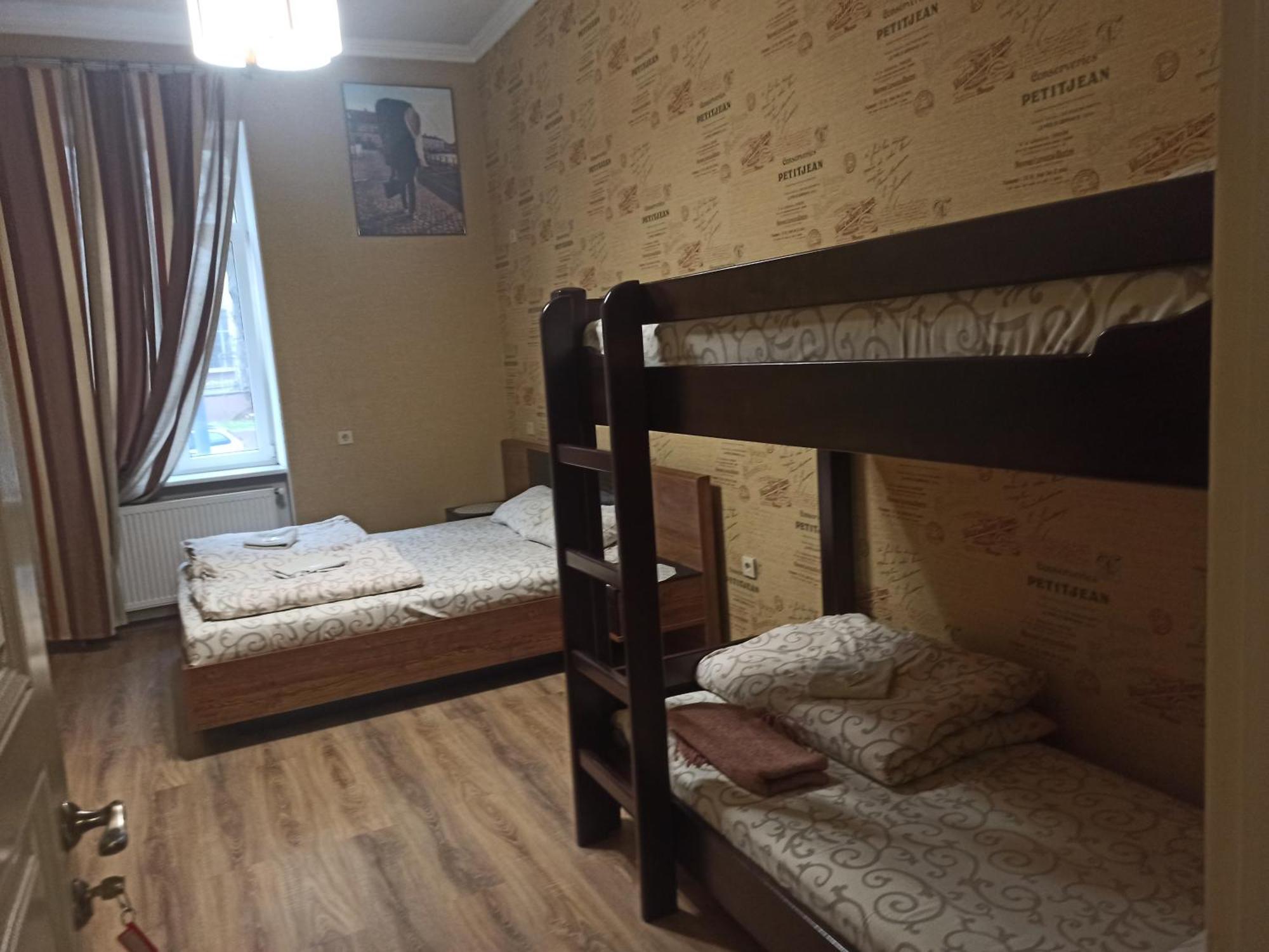 Hostel Q ,15 Хв До Жд Вокзалу 利沃夫 外观 照片