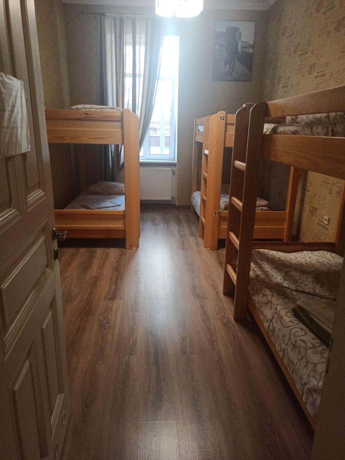 Hostel Q ,15 Хв До Жд Вокзалу 利沃夫 外观 照片