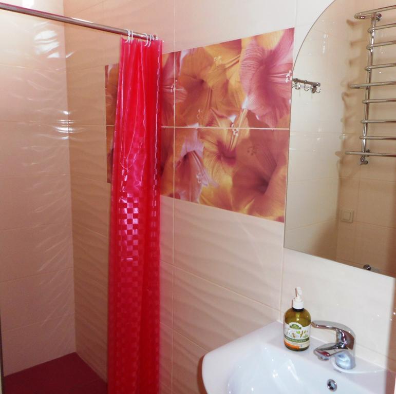 Hostel Q ,15 Хв До Жд Вокзалу 利沃夫 外观 照片